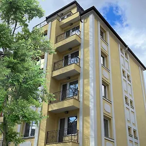 Coop Apartments, Apartamento