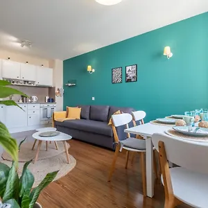 Oasis: Stylish Retreat In The Heart Of Apartamento